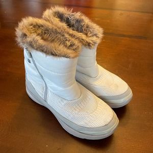 Bzees Shoes Bezees Snow Boots Womens Size 9 White Faux Fure